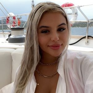 Meet your Posher, Anastasia